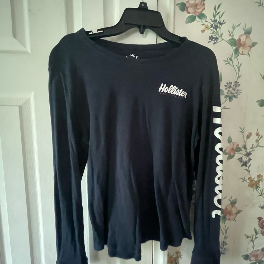 Hollister Long Sleeve (2) size small